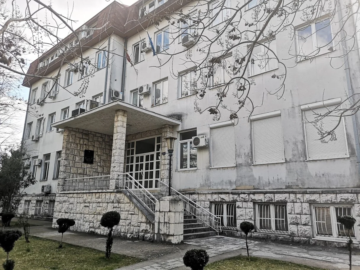Traže se sobarice, profesori fizike, građevinski i fizički radnici…