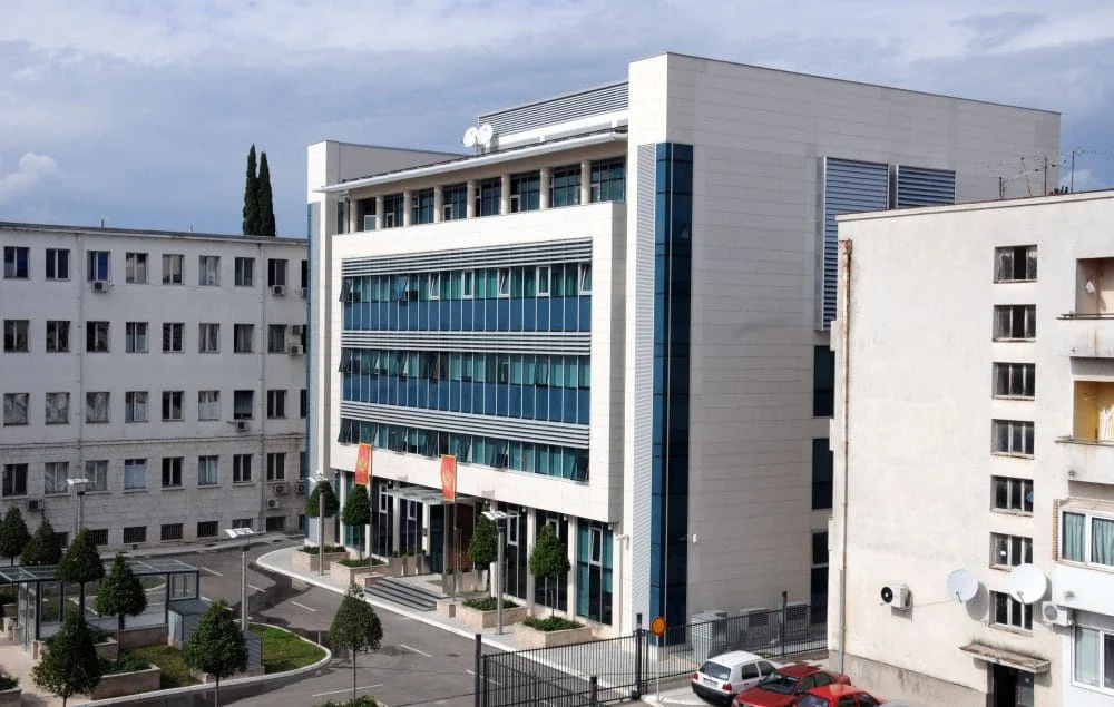 Istraživanje: Vladini službenici zadovoljni poslom, osim nagradama, ali se "bude sa osjećajem svježine i odmorni"