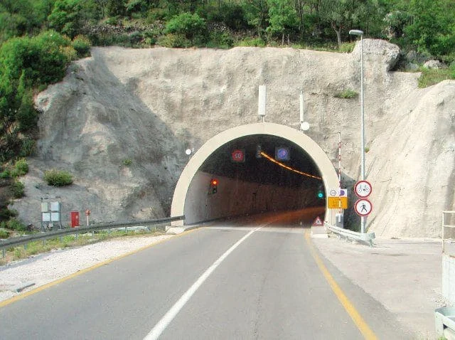 UPRAVA ZA SAOBRAĆAJ: Sjutra totalna obustava saobraćaja kroz tunel Tifran