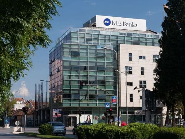 Zbog dojave o bombi evakuisana NLB banka
