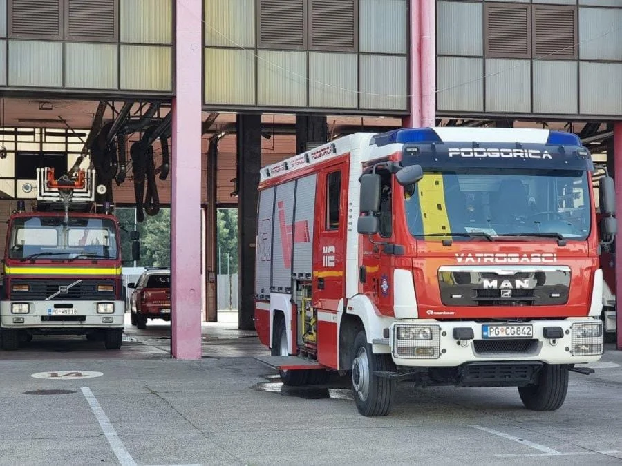 Gorjela kuća u Podgorici, jedna osoba zadobila opekotine