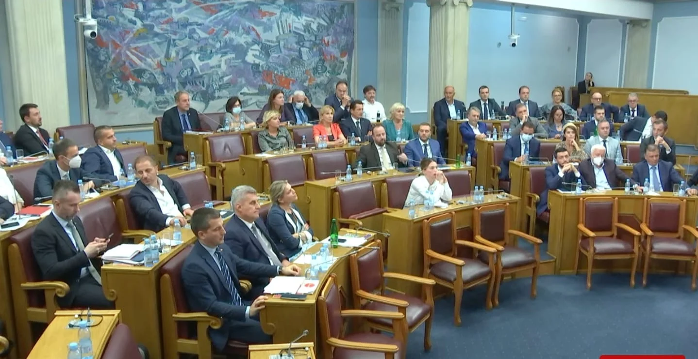 Mandić i Knežević prvi put u dva odvojena poslanička kluba