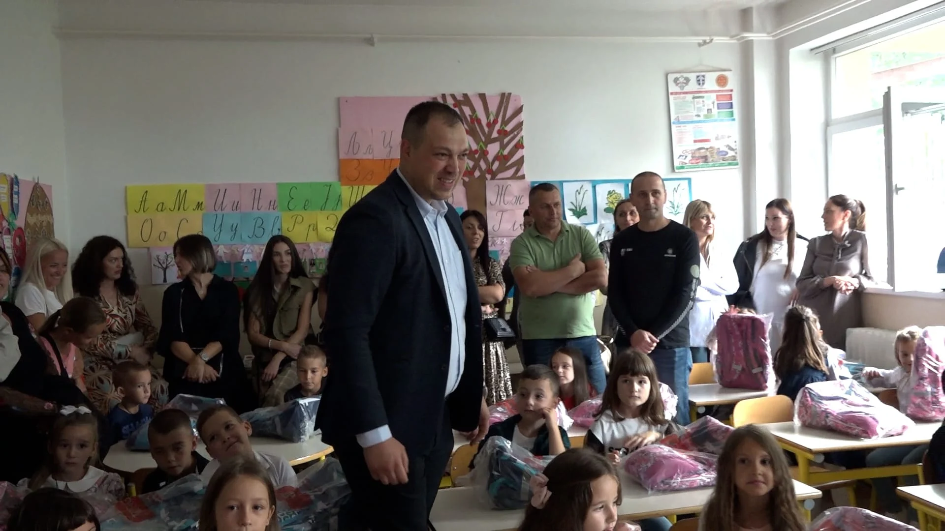 Opština Pljevlja: Pokloni đacima prvacima