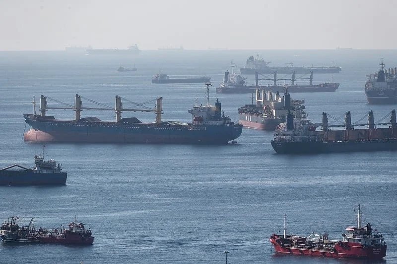 Iran opet zatvorio Ormuski moreuz: Tanker pod paljbom iranskih brodova