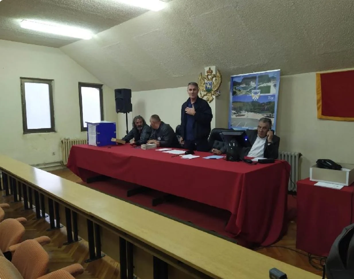 Zatvoreno biračko mjesto, član Odbora nije prepoznala osobu koja je pristupila da glasa