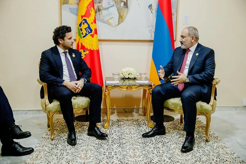 Abazović sa premijerom Jermenije: Otvoreni smo da gradimo nove mostove saradnje, naročito u turizmu