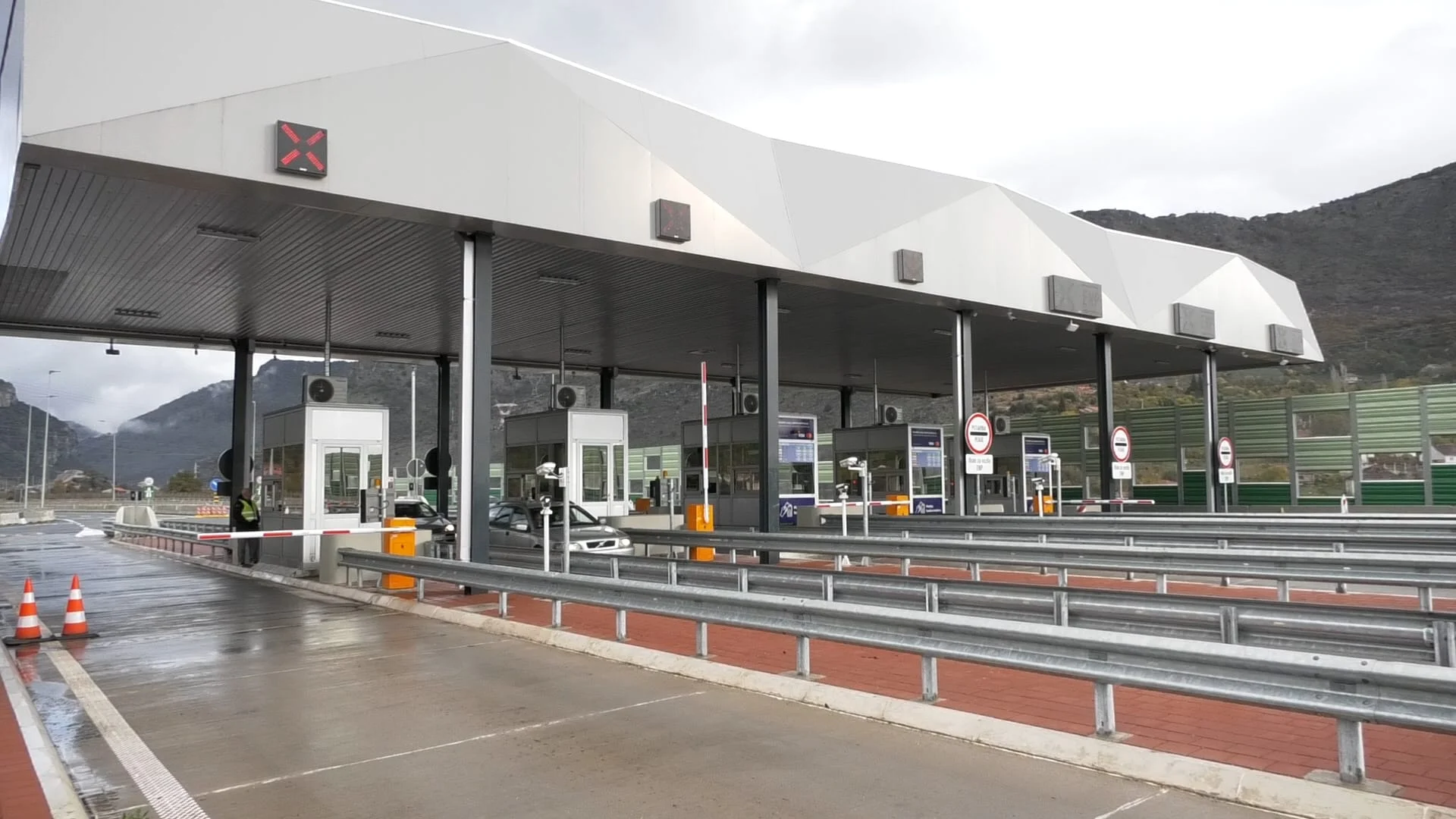 Na auto-putu tokom jula značajno povećan saobraćaj, 15.000 vozila dnevno prođe naplatnu rampu