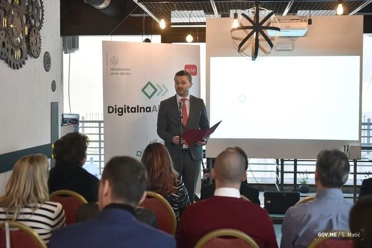 Digitalna akademija za učenje i usavršavanje znanja i vještina
