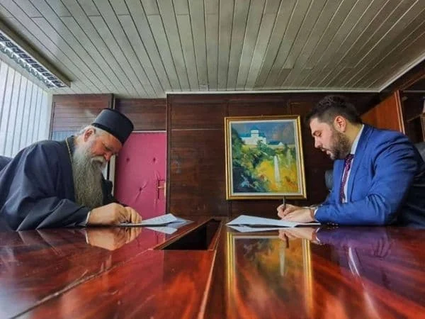 Joanikije i Martinović potpisali ugovor: 50.000 eura za spomen obilježje Amfilohiju