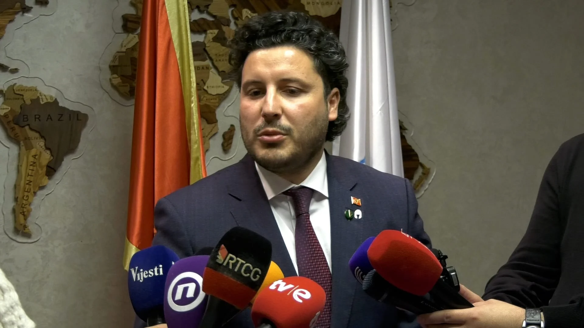 Abazović: Od šverca cigareta finansirali se mediji, policija, analitičari...