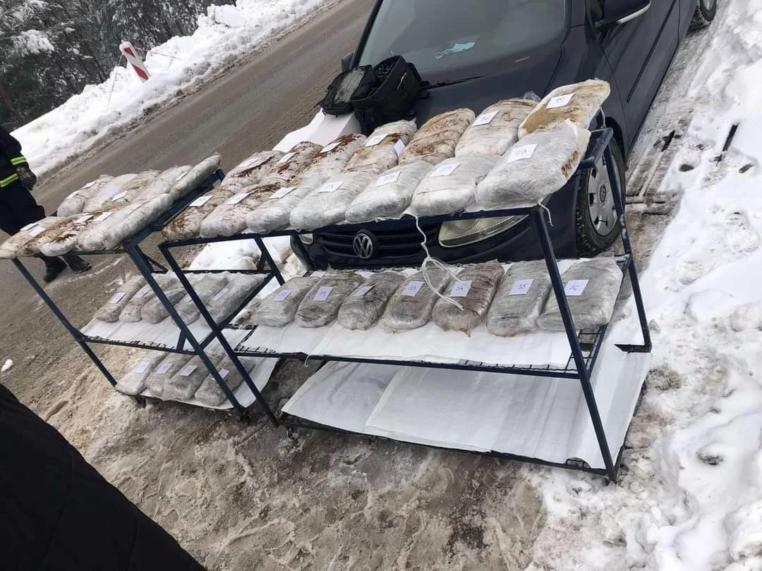 Carinici i policajci zaplijenili drogu, osumnjičeni lišen slobode