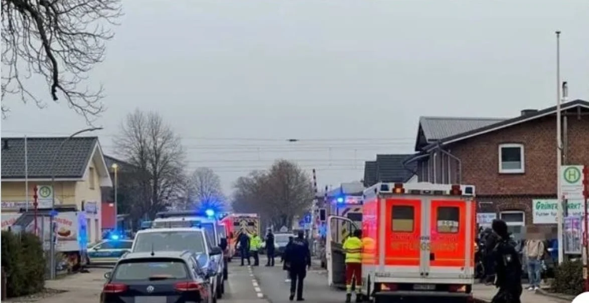 Nožem ubio i ranio više osoba na peronu