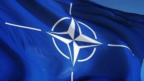Može li Evropa bez "američkog kišobrana": NATO traži veću ulogu Evrope nakon najave povlačenja američkih trupa