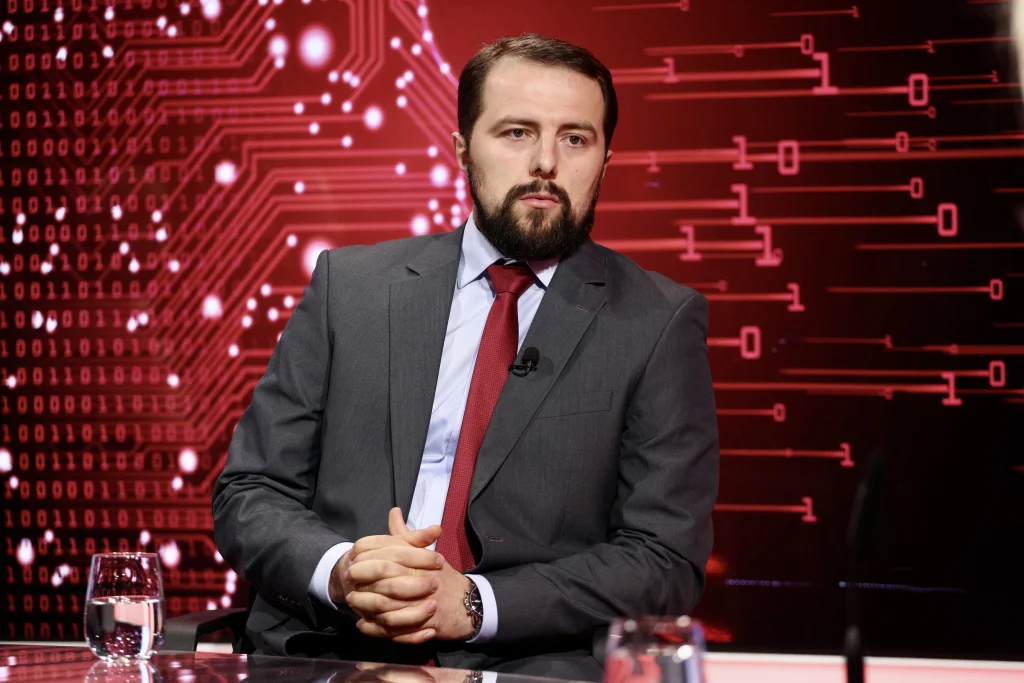 Šušić: Potpuno neracionalno i suprotno cilju bilo bi napuštanje vlasti