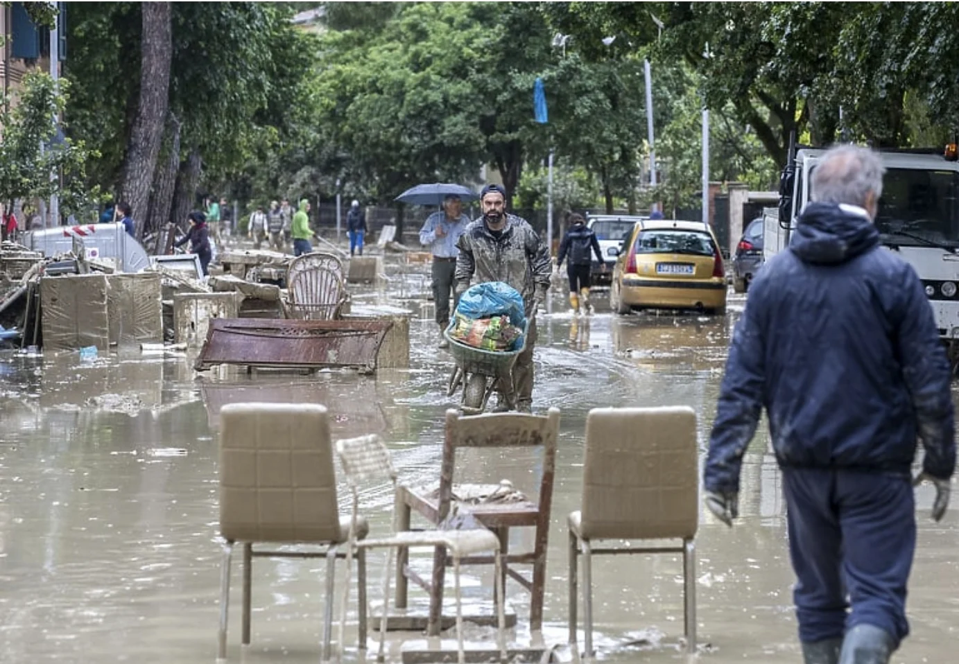 Poplave u Italiji pokrenule klizišta, raste broj žrtava