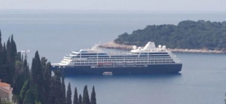 Svingerski kruzer dolazi u Kotor