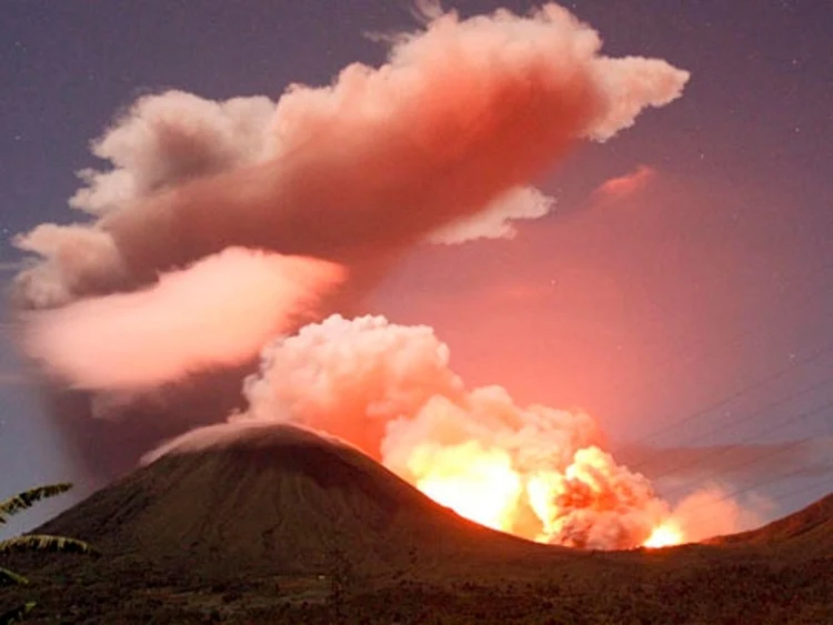 Erupcija vulkana Etna na Siciliji, otkazani brojni letovi