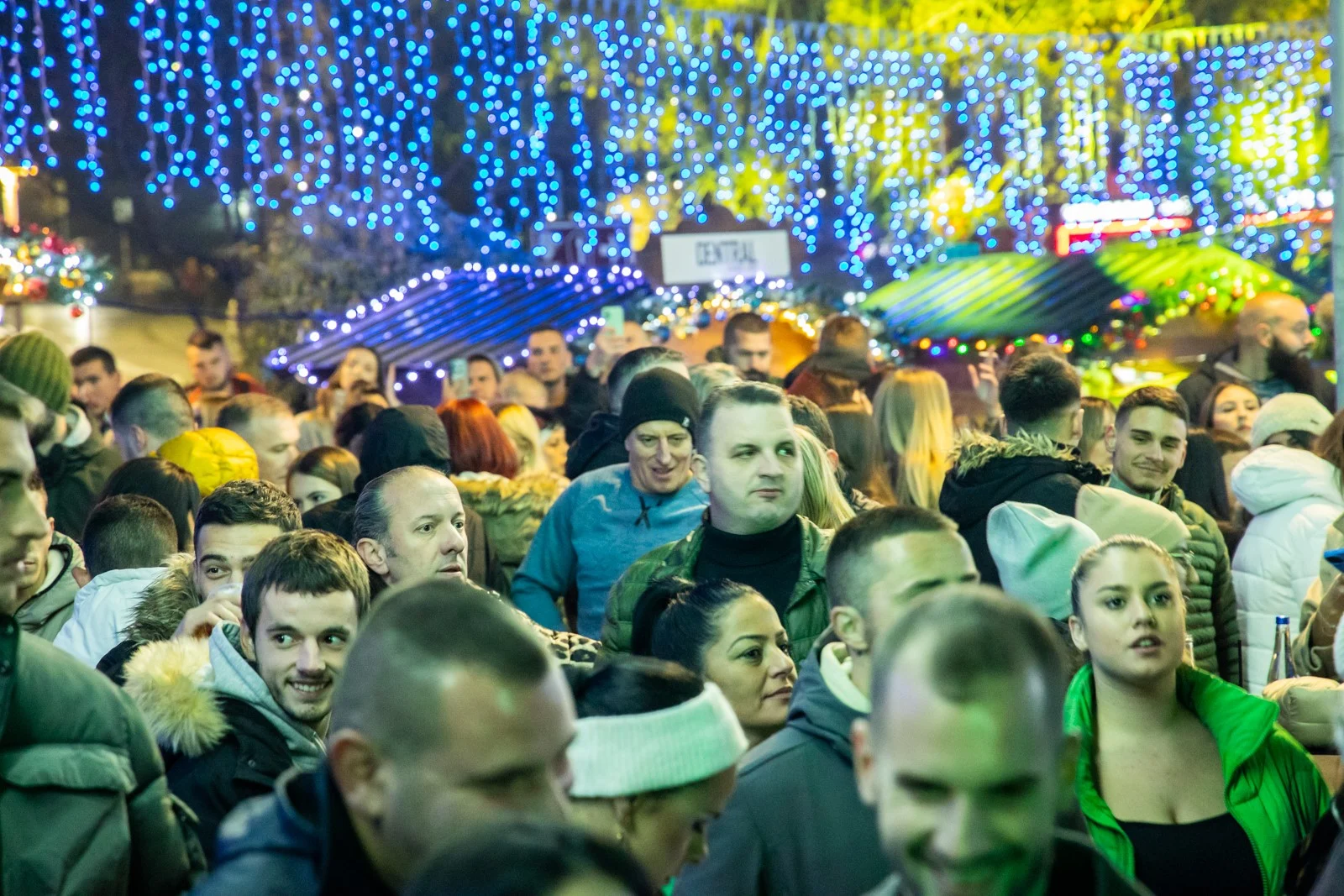 Spektakularnim nastupom Amadeus benda otvoren prvi Danilovgradski bazar, bogat program sve do 15. januara