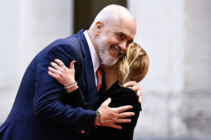 Ustavni sud Albanije odobrio sporazum sa Italijom o prihvatu migranata