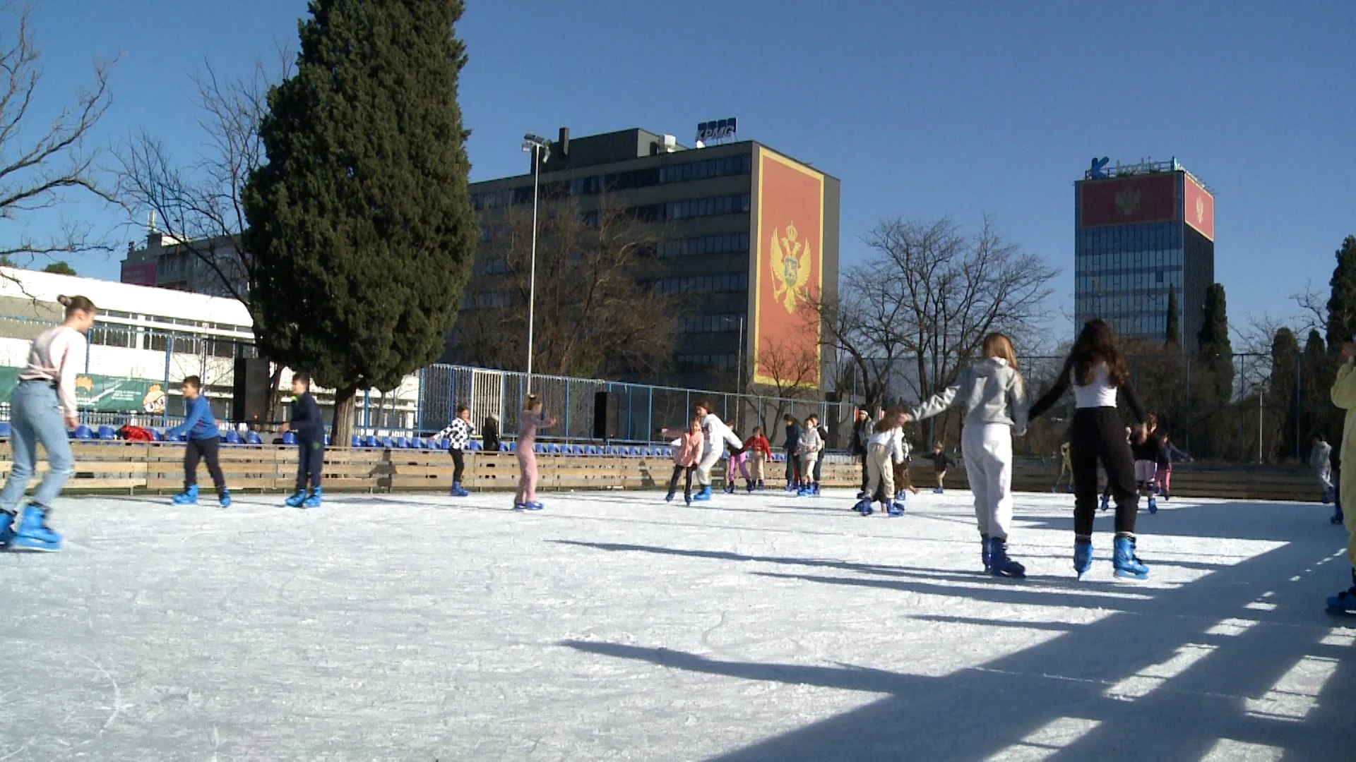 Zimska čarolija u Podgorici: Klizalište na ledu tradicionalno uveseljava sve generacije