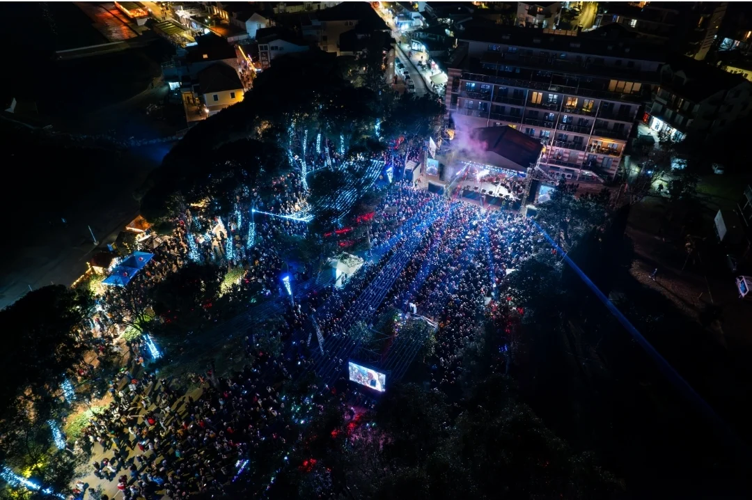Herceg Novi energično ,,uplovio“ u 2024. uz Bregovića, Alena, Tifu i Ničim izazvan