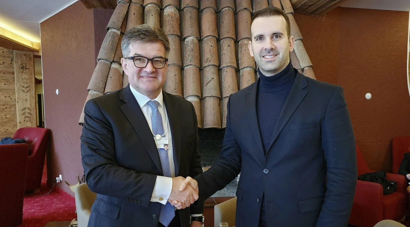 Premijer sa Lajčakom u Davosu: Napredak u poglavljima 23 i 24