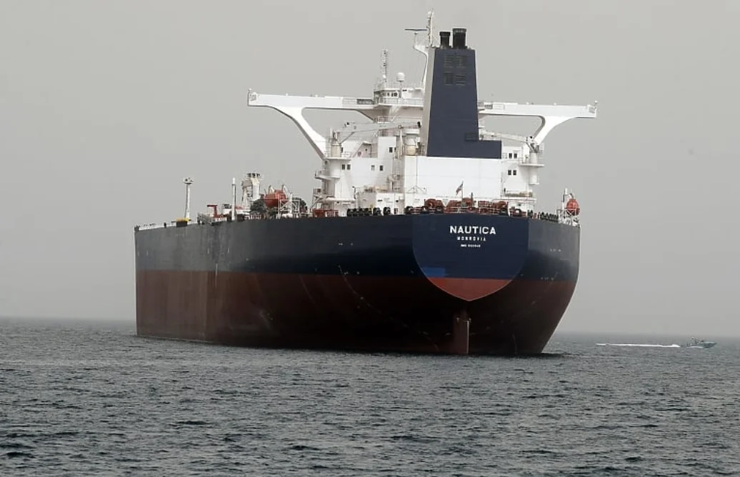 ESKALACIJA: Britanski naftni tanker u plamenu nakon što su ga raketom pogodili Huti
