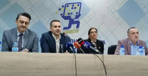 Đaci od danas u klupama, nastavnici u ljetnji raspust s većim platama