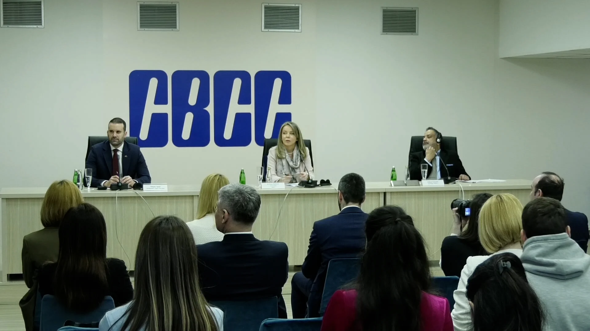 MMF preporučio da se obuzda rast zarada u javnom sektoru
