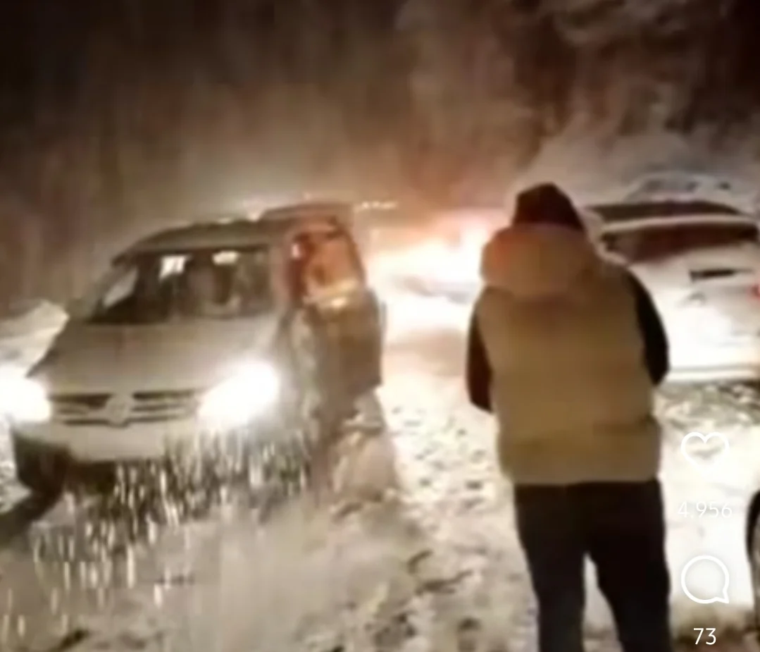 Snijeg na sjeveru, kod Berana zaglavljena vozila