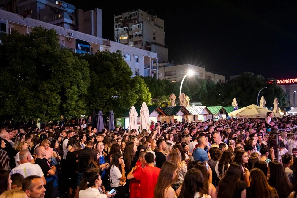 Željko Samardžić priredio Podgorici spektakularan koncert, Dan nezavisnosti na prepunom gradskom trgu
