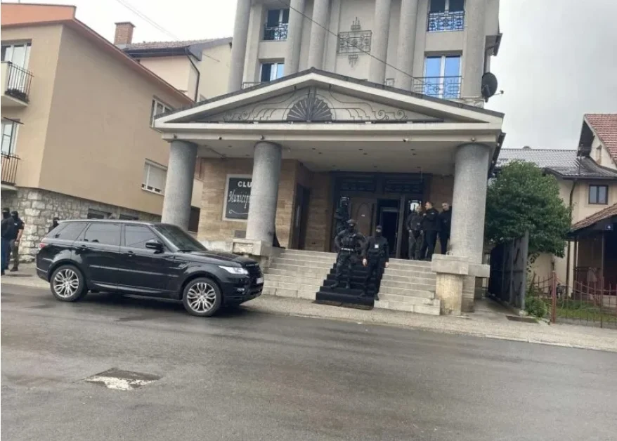 Policija u fantomkama pretresa Municipijum S, vlasništvo Darka Šarića