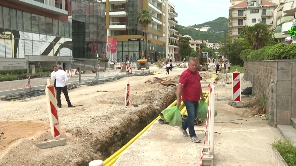Radovi u Budvi i dalje traju, smetaju i turistima