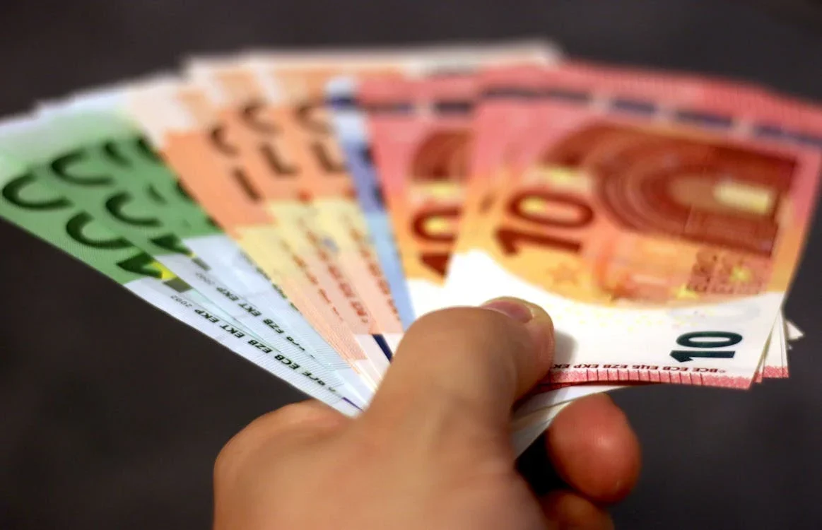 Monstat: Prosječna zarada u junu 838 eura