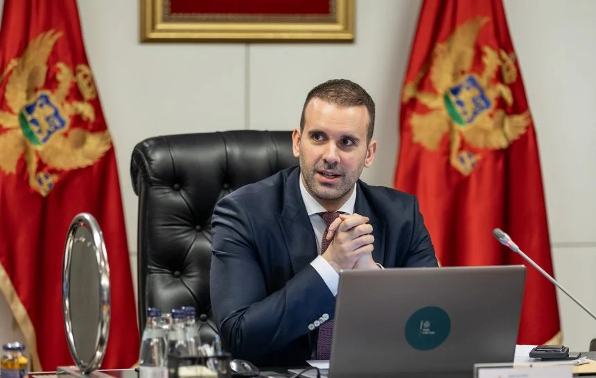 “Plan Vlade je da napravi državno preduzeće i tako stvori konkurenciju postojećim trgovačkim lancima”