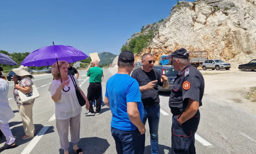 Bivši radnici Košute i danas blokiraju saobraćaj