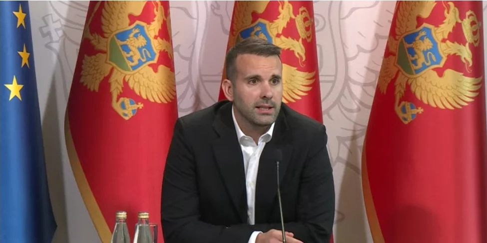 Spajić o ljetovanju u Sen Tropeu: Imam dovoljno novca da priuštim bilo koje putovanje