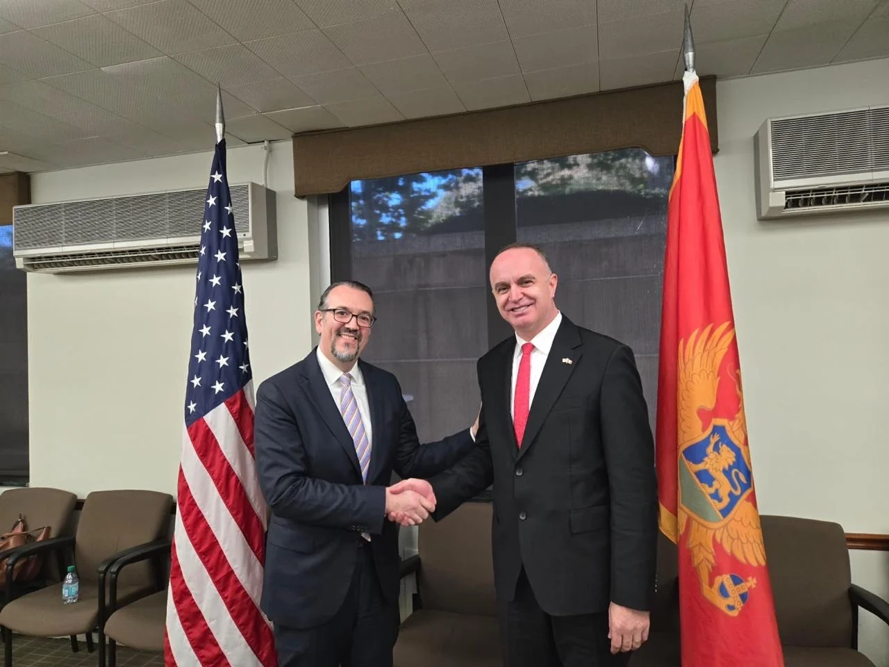Potpredsjednik Gjeloshaj sa zamjenikom pomoćnika američkog državnog sekretara za Zapadni Balkan Sašom Kasanofom