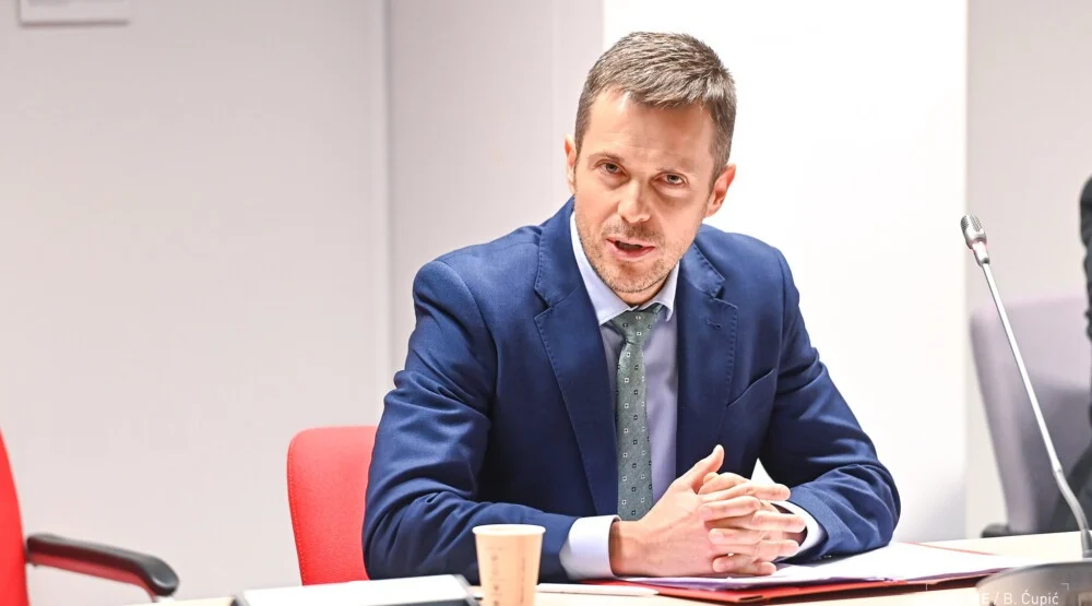 Mujović: Odbor direktora Solar gradnje nadležan da odluči da li treba krivično procesuirati Valeriju Saveljić