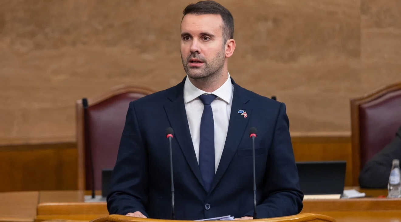 Spajić Erakoviću: Ne postoji razlog za vanredne izbore, prioritet nam je EU integracije