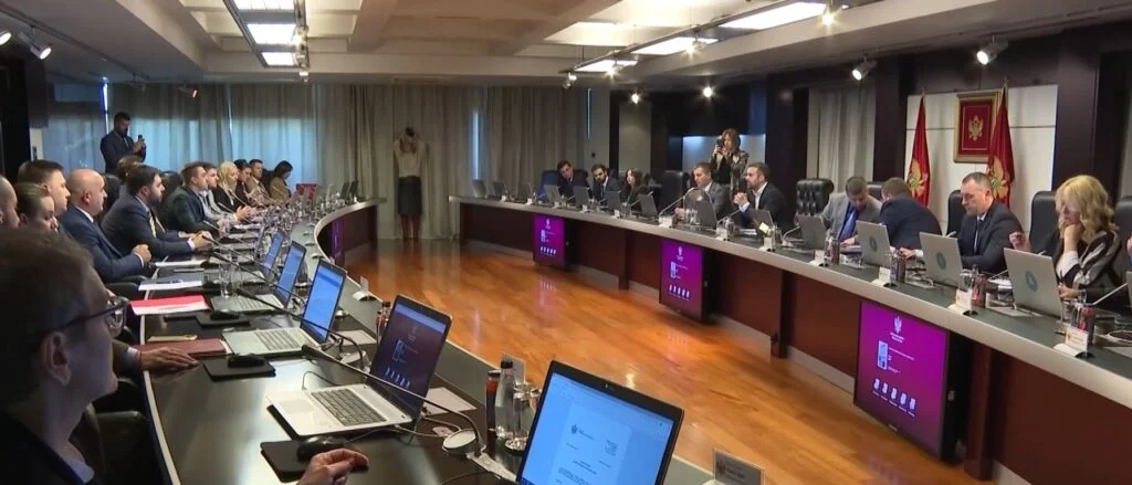 Među hiljadu sa najvećim platama nema predsjednika države i Vlade