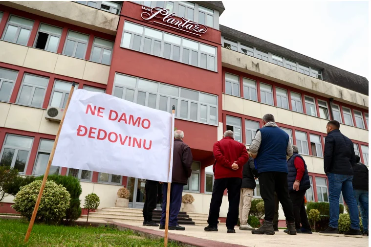 Protest ispred “Plantaža”: Ne damo đedovinu; Kompanija: Neutemeljeni navodi da prodajemo imovinu mještana