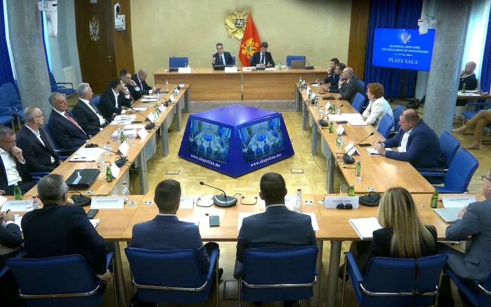 Građani će plaćati tri centa po litru goriva do formiranja rezervi 2029. godine
