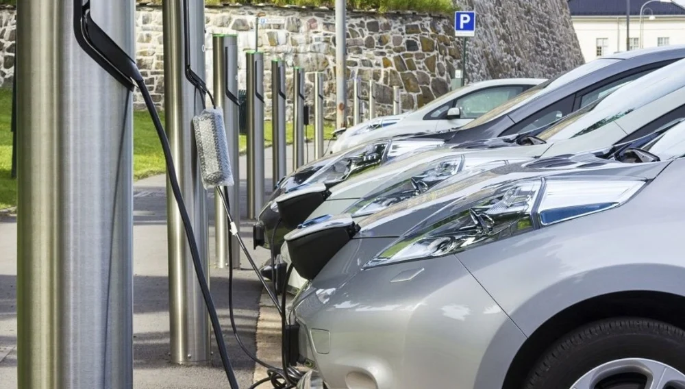 Električni automobili poskupljuju za 15 odsto