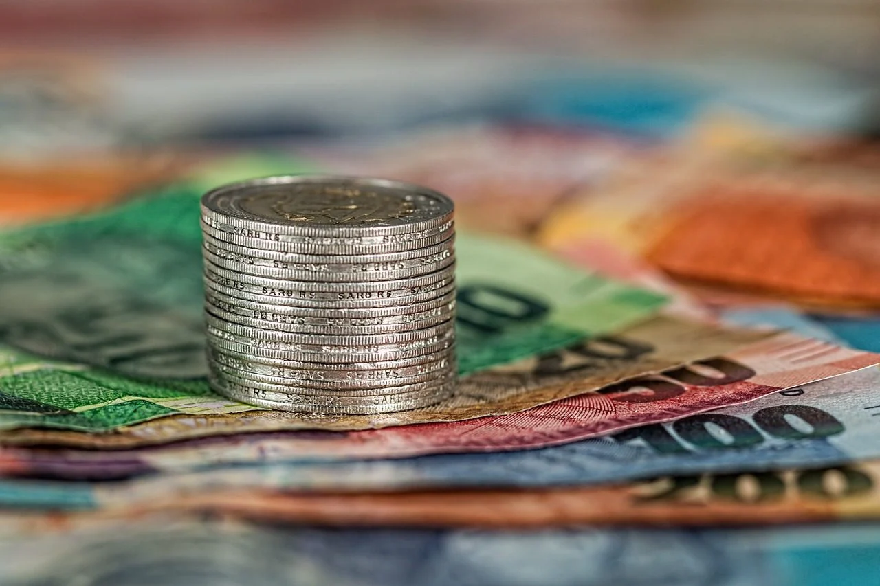 Poreska uprava: Da nije bilo povećanja plata i penzija životni standard bi bio znatno narušen