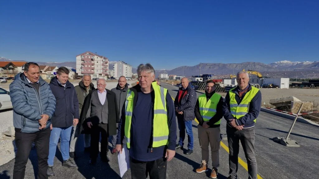Otvorena jedna traka Bulevara Veljka Vlahovića; Senić: Završetak radova u aprilu