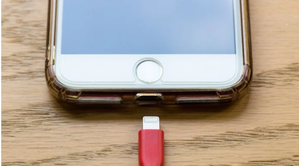 Čak je i Apple morao prihvatiti: EU od danas uvodi univerzalni punjač