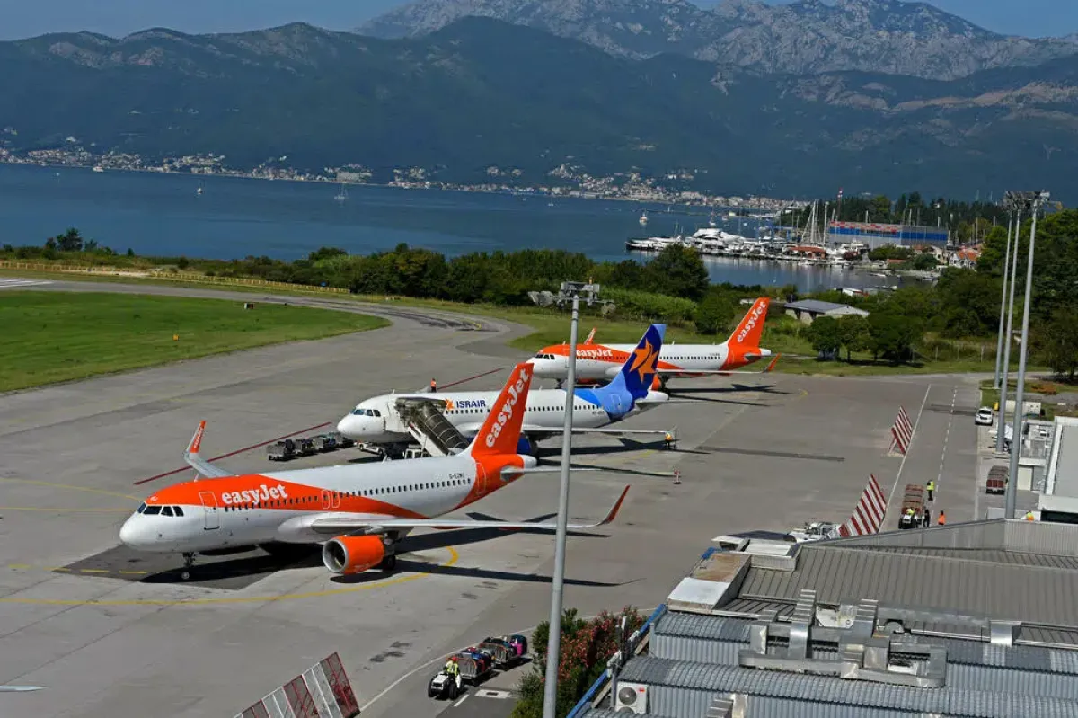 Tivat: U nevremenu teško oštećena dva aviona