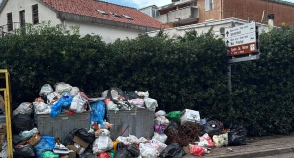 Ulice u Budvi zatrpane smećem, ozbiljna prijetnja po zdravlje građana