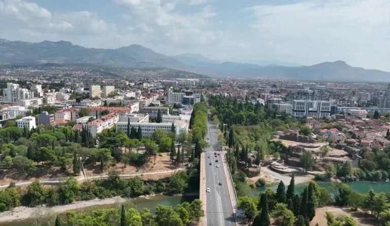 U saobraćajnu infrastrukturu uloženo milion eura, u planu adaptibilni semafori, izgradnja garaža i projekat „Zeleni centar“